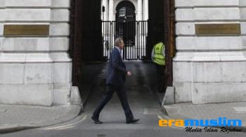 Konvoi Diplomat Inggris di kota Benghazi Libya Diserang Roket