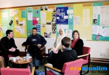 Universitas di Inggris Secara Sepihak Tutup Islamic Center di Kampus