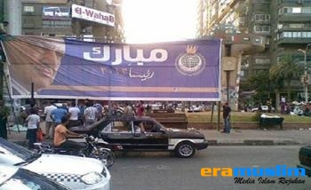 Spanduk Mempromosikan Mubarak Presiden Mesir Bikin Heboh Warga Kairo