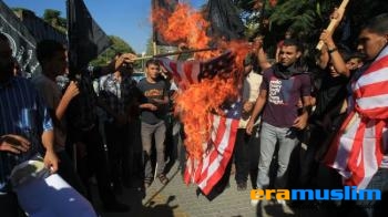 Protes Film Anti Islam, Warga Palestina di Gaza Bakar Bendera AS