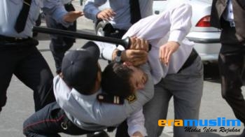 Polisi Azerbaijan Serang Demonstran Pro Jilbab di Ibukota Baku