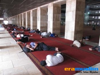  Puasa Tetapi Tidak Shalat, Apa Hukumnya?