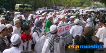 FPI Gerebek Lima Pasangan Mesum di Bandung