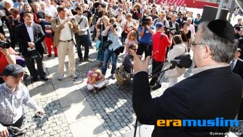 Muslim dan Yahudi Jerman Demo Bersama Soal Ritual Sunat