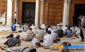 Menyedihkan, Sesama Muslim Bentrok di Masjid Tunisia Gara-Gara Buka Puasa
