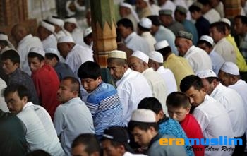 Cina Larang Puasa bagi Pejabat dan Siswa Muslim Uighur