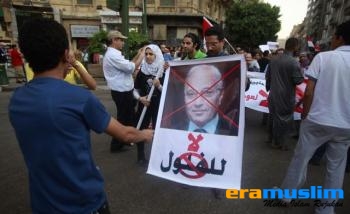 Markas Kampanye Capres Mesir Ahmad Syafiq Diserang Demonstran