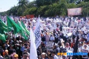 Tasikmalaya: Aurat Wajib Ditutup, Bukan Mahrom Berduaan Juga Dilarang