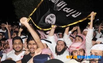 Demontran Kuwait Anti AS Kibarkan Bendera Tauhid dan Teriakkan " Kami Semua Usamah!"