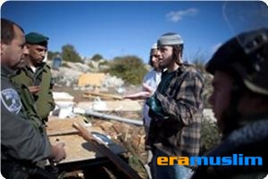 Dua Warga Palestina Terluka Setelah Ditabrak Mobil Pemukim Yahudi