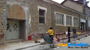 Bejat, Pintu Masjid di Perancis Dinodai dengan Kotoran Manusia