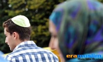 Pemimpin Sayap Kanan Perancis Serukan Larangan Jilbab dan Kupluk Yahudi
