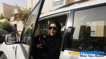 Ratusan Wanita Saudi Luncurkan Petisi ke Raja Abdullah Agar Diizinkan Mengemudi