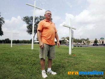 Tolak Masjid Murfreesboro, Gereja Dirikan 13 Salib di Lapangan yang Menuju ke Masjid