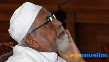 Mantab, Ternyata Ust. Baasyir Berani Kirimi SBY Buku "Demokrasi Bisikan Setan"