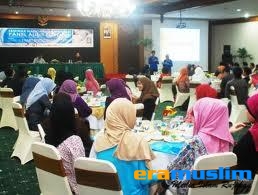 FE UII Bekali Ilmu Syariah ke Pengelola BMT