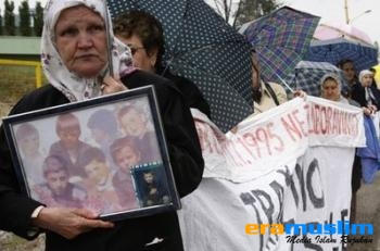 Kenang Pelarian dari Pembantaian Srebrenica, Muslim Bosnia Gelar Napak Tilas