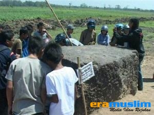 Jahilnya Warga, 3 Batu Besar Dikeramatkan
