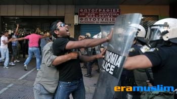 Kecam Film Anti Islam, Demonstran Muslim Yunani Sebut "Kami adalah Osama"