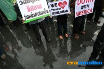 Ratusan Muslim Sunni Thailand Protes Film Innocence of Muslims di Luar Kedutaan AS