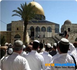 Dikawal Polisi Israel, 60 Pemukim Yahudi Lakukan Ritual Talmud di Kompleks Al-Aqsha