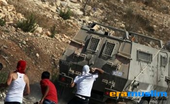 Warga Palestina Ditembak Setelah Lemparkan Bom Molotov ke Arah Tentara Israel