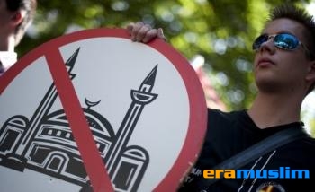 Demo Kelompok Anti Islam Membawa Kartun Nabi Muhammad di Depan Masjid Berlin 