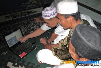 Ngaji Internet di Masjid Al-Akbar Surabaya