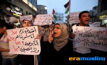 Demonstran Palestina di Tepi Barat Tuntut Presiden Mahmud Abbas Mundur