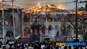 Bentrokan di Kashmir Setelah Terbakarnya Kuil Sufi