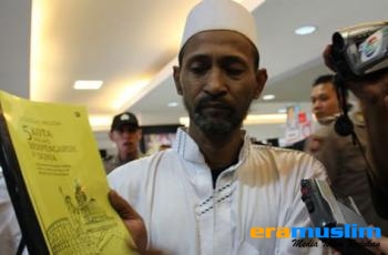 Cari Buku "5 Kota Paling Berpengaruh di Dunia", FPI Depok Sweeping Toko Gramedia 